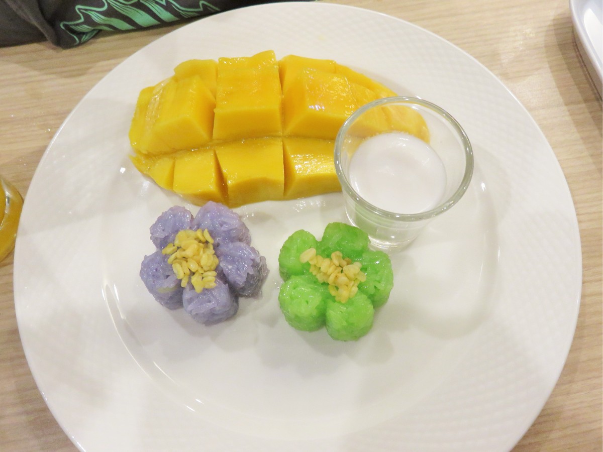 Mango and sticky rice plate in Thailand