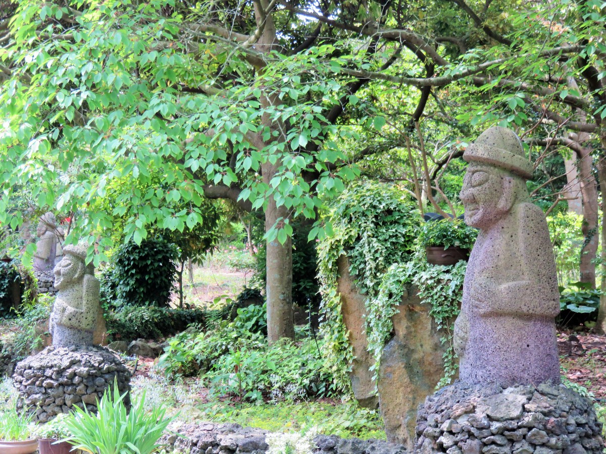 stone statue hallim park Jeju