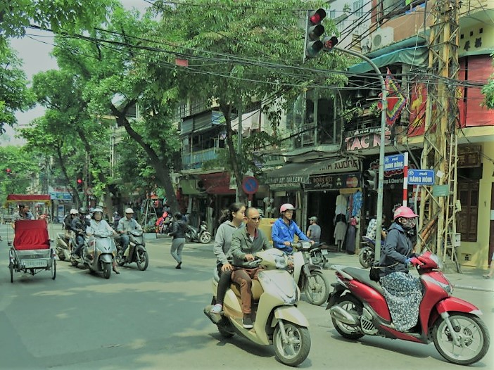 traffic hanoi vietnam