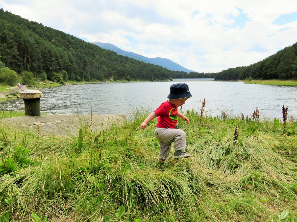 Andorra with a toddler: fun by the lake