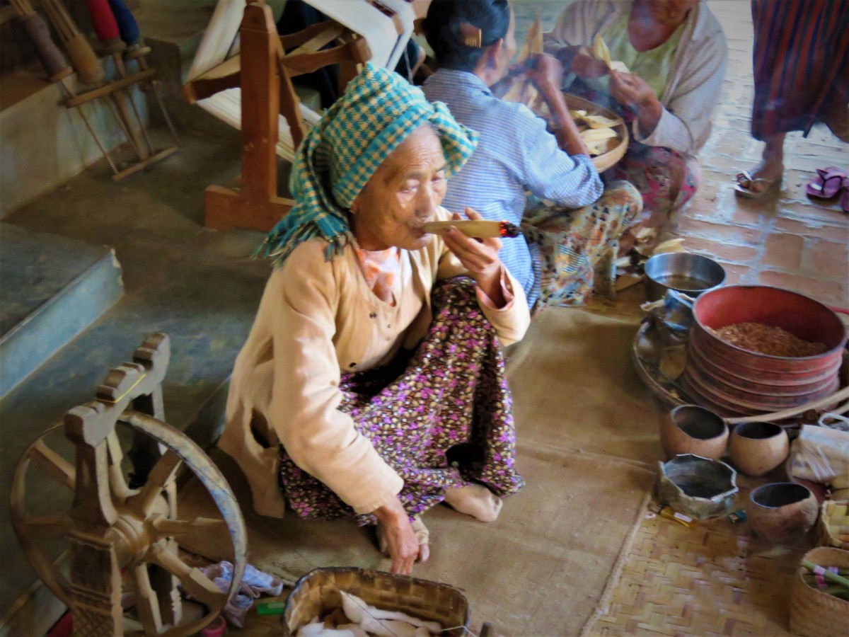 Bagan with kids: old lady smoking in Minnanthu Village