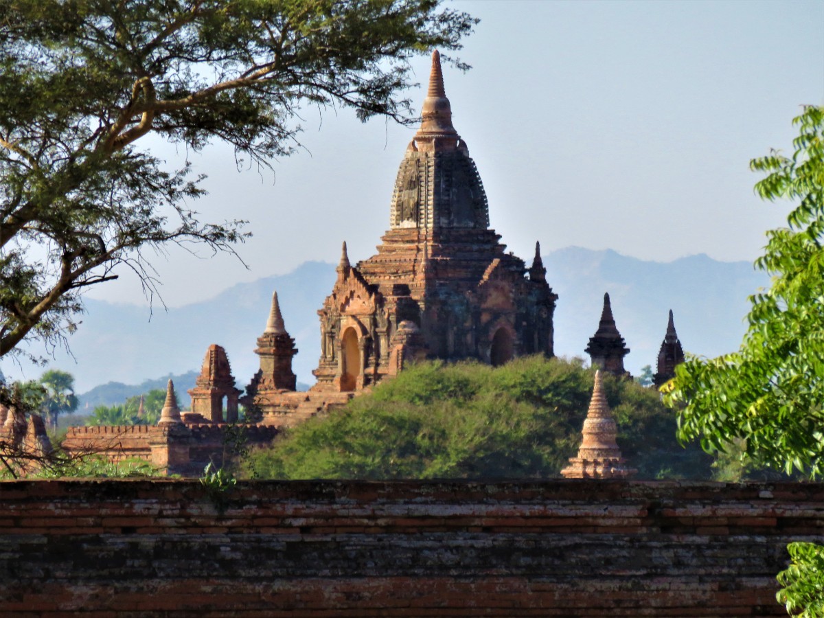 Bagan with kids: temple