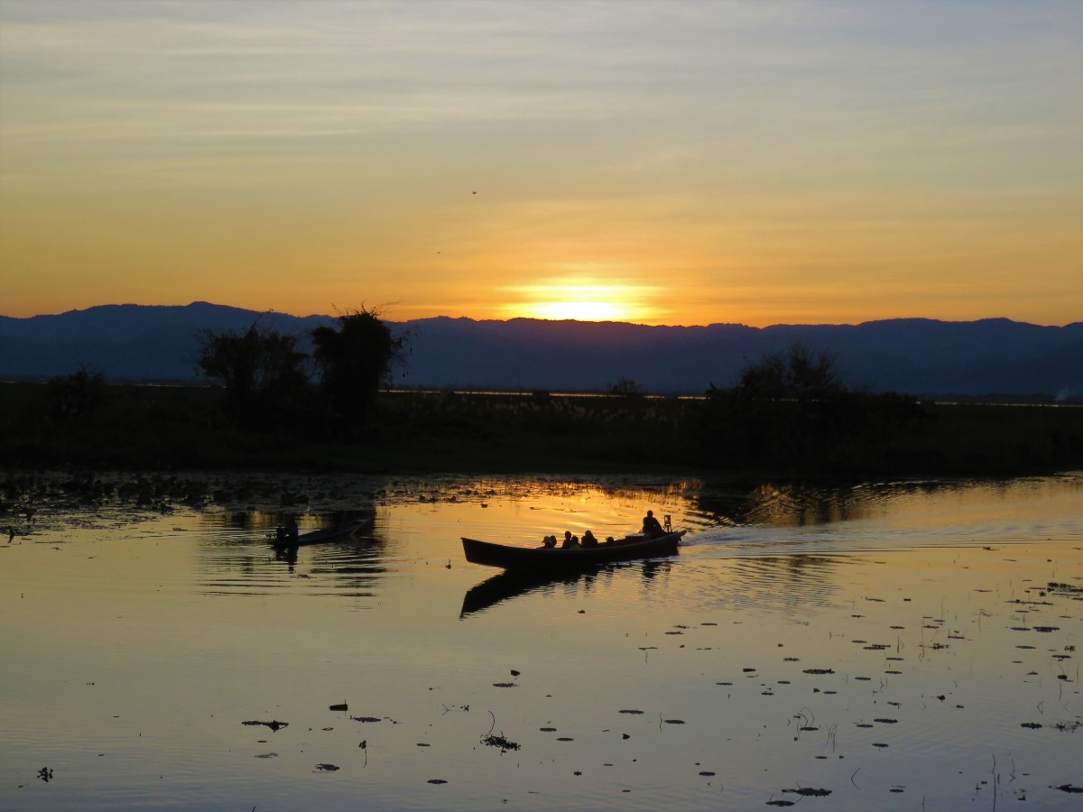 Inle Lake with kids sunset