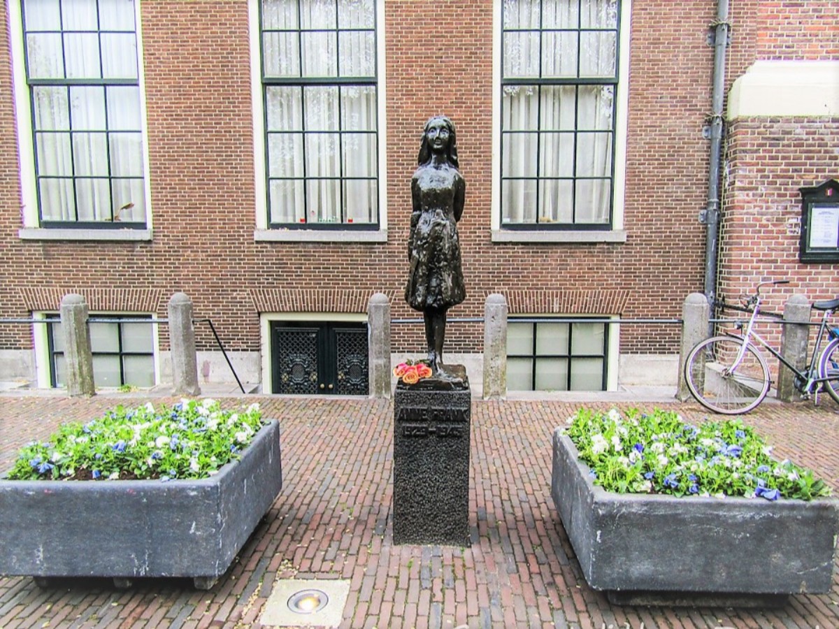 anne frank statue amsterdam