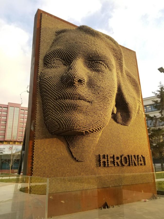 heroinat womens monument pristina