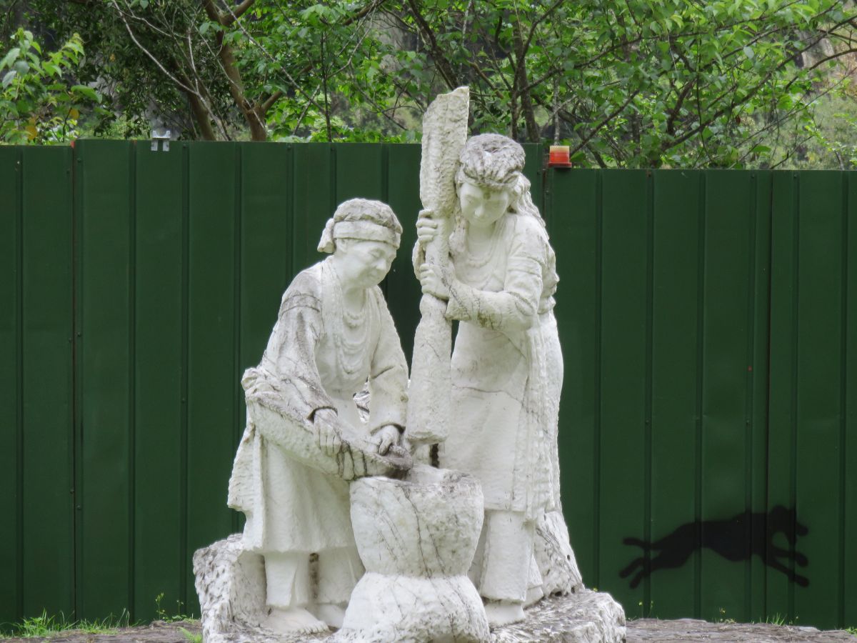 stone statue of taroko women